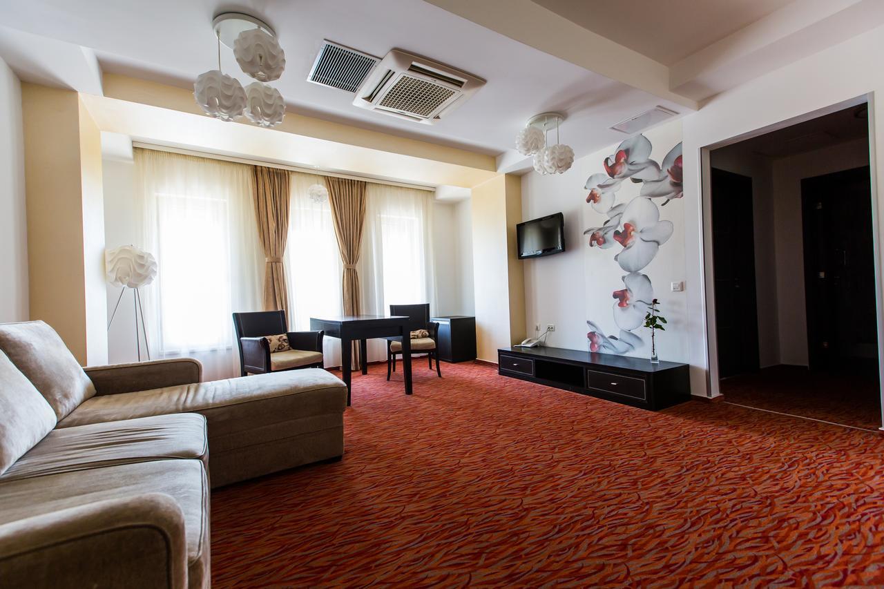 Hotel Grandis Apulum Mioveni Kültér fotó