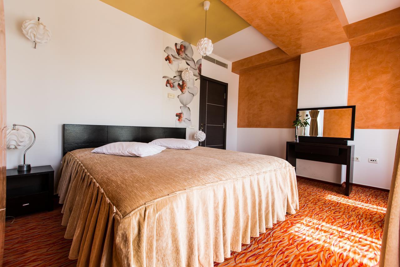 Hotel Grandis Apulum Mioveni Kültér fotó